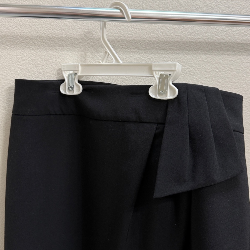 Women’s White House Black Market Black Pencil Skirt. Size 4. - Picture 6 of 13
